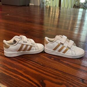 Adidas Kids Sneakers in White and Gold